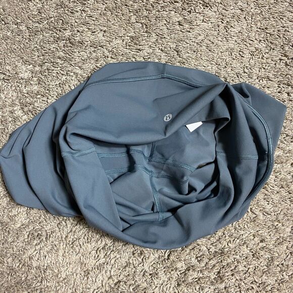 Lululemon Size 10 Align Short High Rise 6" Oil Grey - Picture 5 of 5